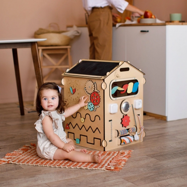 BusyKids BusyBoard - das sensorische Montessori Spielhaus - Natura
