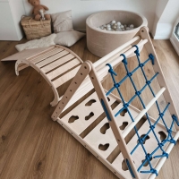 Design4Kids Kletterset Indri - dreiseitiges Kletterdreieck mit Nylonseil, Rutsche und Wippe Design4Kids Kletterset Indri - dreiseitiges Kletterdreieck mit Nylonseil, Rutsche und Wippe