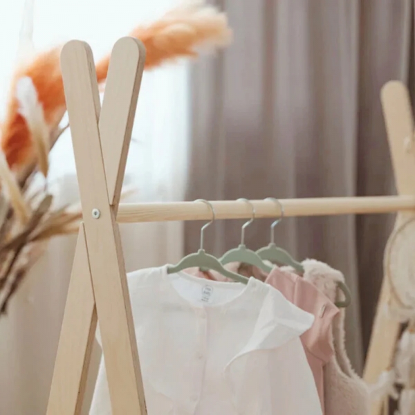 MeowBaby Montessori Tipi Kleiderständer klein - natur