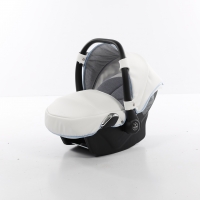 JUNAMA Babyschale Candy 01 - weiß/hellblau